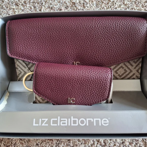 Liz Claiborne Plum Pebbled Leather Wallet and Key Card Case Set - Picture 2 of 12